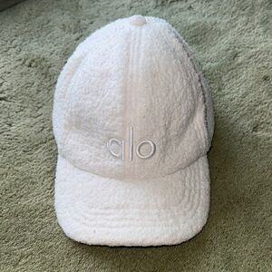 ALO Yoga Sherpa Hat in White